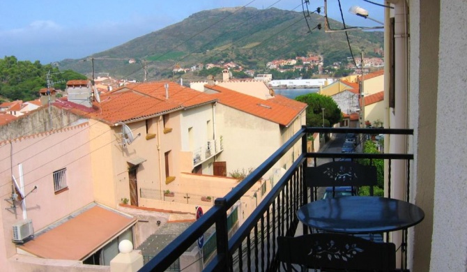 Appartement de 2 chambres a Port Vendres a 400 m de la plage avec vue sur la mer balcon amenage et wifi