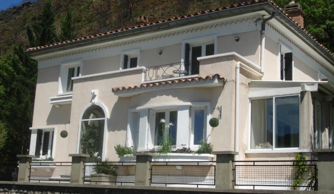 La Maison Blanche Chambres D’hôtes - B & B Quillan