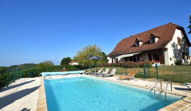 Comfortable villa near Alvignac with private swimming pool and stunning view