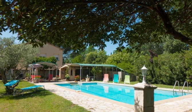 Attractive Villa near Roquemaure with Swimming pool