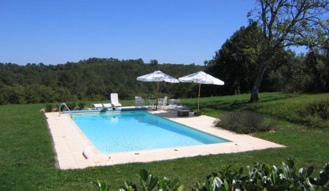 Charming private holiday home with private tennis court and pool near Cazals