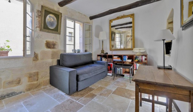 Uzès Townhouse with Loggia & Views