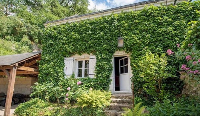 Vintage Holiday Home in Loire with Sauna