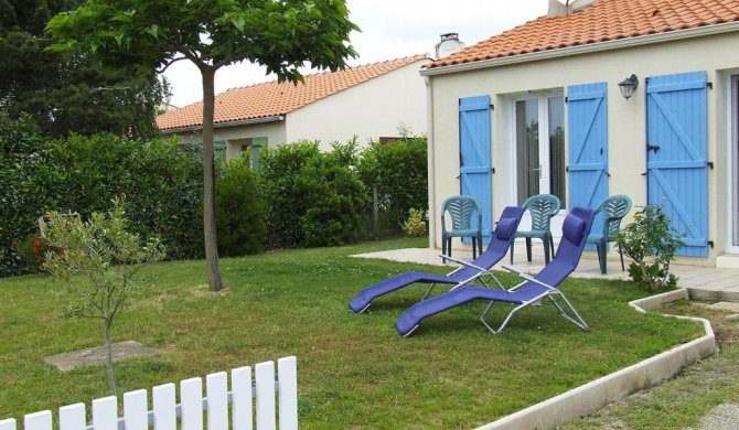 Une sympathique maison de vacances aux volets bleus