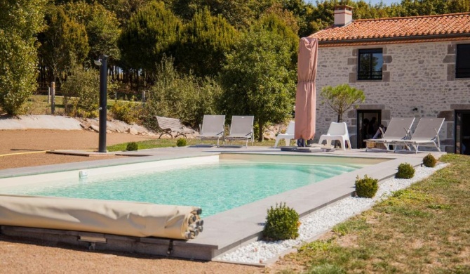 Gîte "La Grange" 5 personnes proche du Puy du Fou avec piscine