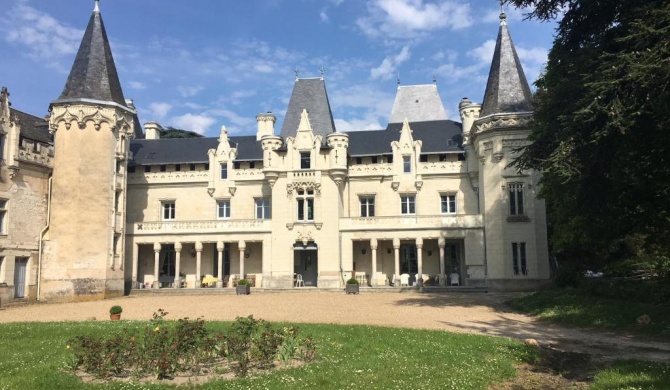 Château de Salvert - Appartement & Chambre d'Hôtes