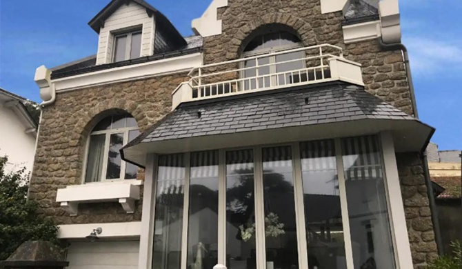 Jolie villa en pierres avec vue sur l'Océan à Pornichet et la baie de la Baule