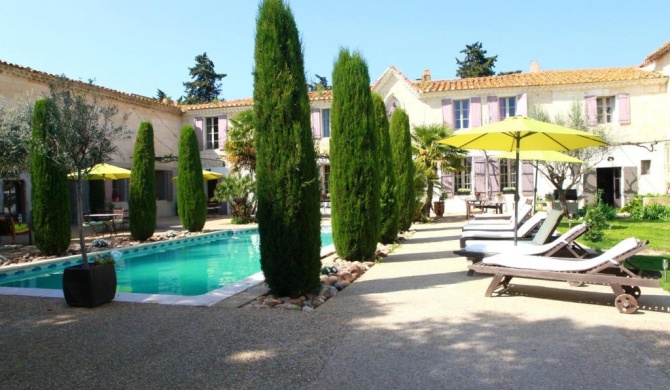Maison de 2 chambres avec piscine partagee jardin clos et wifi a Saint Gilles