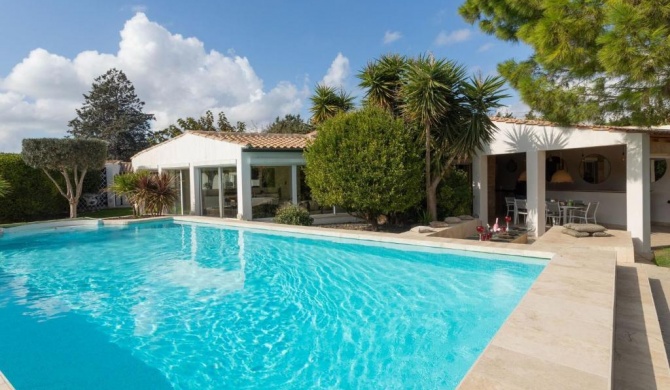 Luxurious villa in Narbonne with private pool